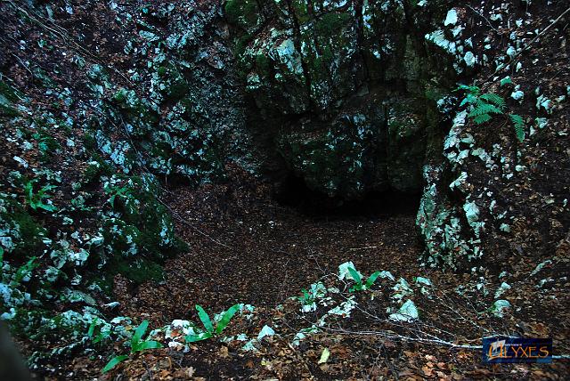 grotta di strazzatrippa.JPG